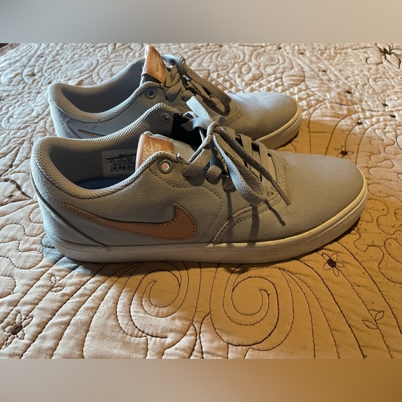 Nike SB Check Solarsoft Canvas Gray/Gold women’s Sz 7.5 - Picture 2 of 5
